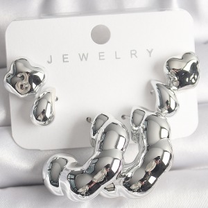 Gümüş Renk Yonca Damla Halka Model CCB Plastik Kadın Küpe Seti