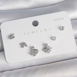 Pirinç Gümüş Renk Zirkon Taşlı Kuğu Model 925 Ayar Gümüş Çivi Kadın Küpe Seti