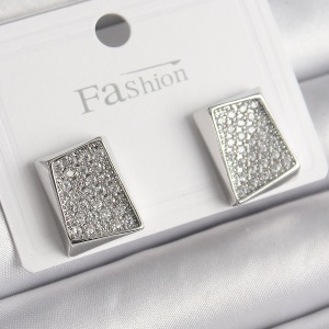 Pirinç Gümüş Renk Zirkon Taşlı Plaka Model Kadın Küpe