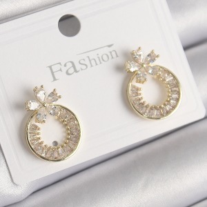 Pirinç Gold Renk Zirkon Taşlı Halka Model Çiçek Figür Kadın Küpe