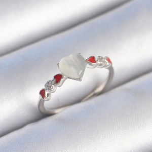 Pirinç Gümüş Renk Beyaz Mineli Kalp Model Zirkon Taş Detaylı Kadın Yüzük