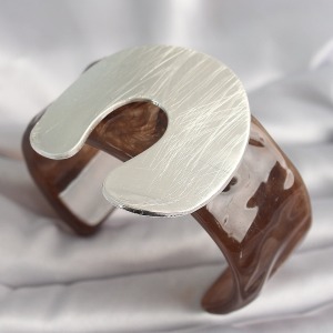 Kahverengi Mermer Desen Akrilik Plastik Gümüş Plaka Model Vintage Kadın Bilezik