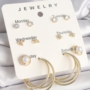 Pirinç Gold Renk Zirkon Taşlı İncili Halka Figür 7'Li Set Model Kadın Küpe Seti