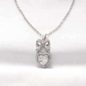 316L Çelik Silver Renk Zirkon Taşlı Kalpli Fiyonk Kolye