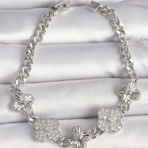 Pirinç Gümüş Renk Zincir Yonca Model Kadın Bileklik