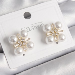 Pirinç Gold Renk Zirkon Taşlı İncili Kadın Küpe