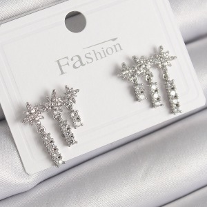 Pirinç Gümüş Renk Zirkon Taşlı 3'Lü Sallantı Yıldız Model Kadın Küpe