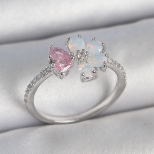 Pirinç Gold Renk Beyaz Mineli Pembe Zirkon Taşlı Çiçek Model Kadın Yüzük