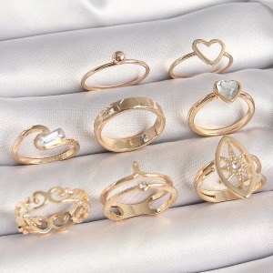 Pirinç Gold Renk Zirkon Taşlı Kalp Model Kutup Yıldız Detay Kadın Yüzük Kombini