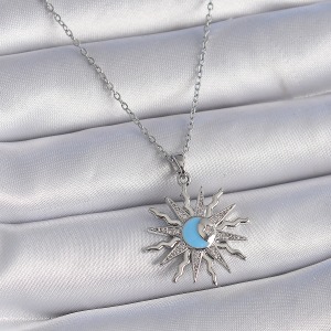 316L Çelik Gümüş Renk Zincir Zirkon Taşlı Güneş Figür Kadın Kolye