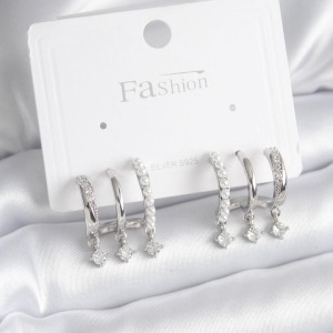 Pirinç Gümüş Renk Zirkon Taş Detay İncili Kadın Küpe