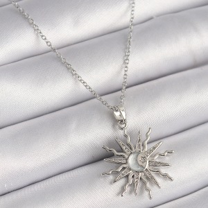 316L Çelik Gümüş Renk Zincir Zirkon Taşlı Yıldız Model Sedefli Ay İşleme Detay Kadın Kolye