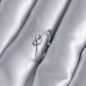 Gümüş Renk Düğüm Kalp Model Kadın Yüzük