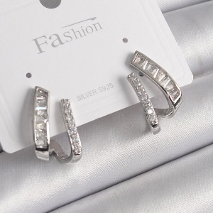 Pirinç Gümüş Renk Zirkon Taşlı Kadın Küpe