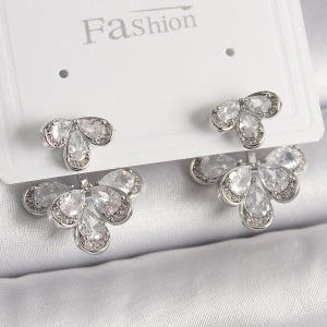 Pirinç Gümüş Renk Zirkon Taşlı Damla Model Kadın Küpe