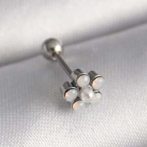 316L Çelik Gümüş Renk Zirkon Taşlı Çiçek Model Tragus Piercing