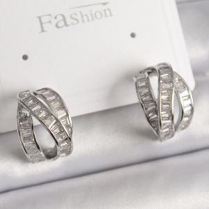 Pirinç Gümüş Renk Zirkon Taşlı Düğüm Halka Model Kadın Küpe