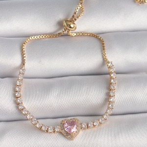 Pirinç Gold Renk Su Yolu Zirkon Taşlı Pembe Zirkon Taşlı Kalp Asansör Model Charm Kadın Bileklik