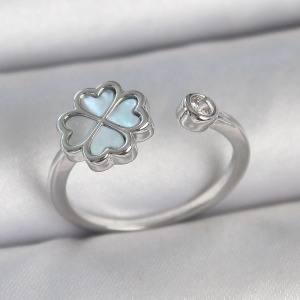 Pirinç Gümüş Renk Mavi Mineli Yonca Model Zirkon Taş Detay Ayarlanabilir Kadın Yüzük