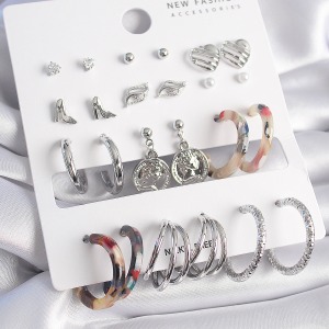 Pirinç Gümüş Renk Zirkon Taş Detaylı 12 Çift Kadın Küpe