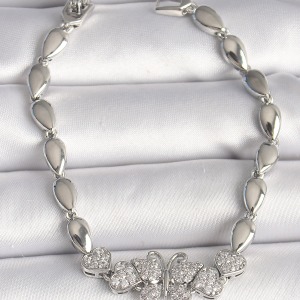 Pirinç Gümüş Renk Zirkon Taşlı Kelebek Figür Damla Zincir Model Kadın Bileklik