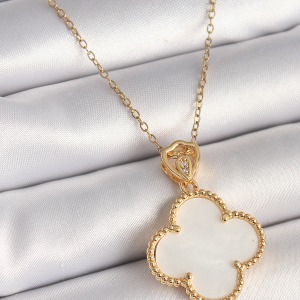 316L Çelik Gold Renk Zincir Zirkon Taş Detaylı Beyaza Yonca Model Kadın Kolye