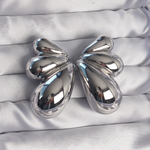 Pirinç Gümüş Renk İri Bombeli Kelebek Küpe