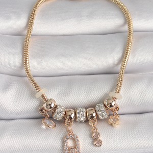 Pirinç Gold Renk Zincir Sallantı Zirkon Taşlı Messika Figür Yıldız Detay Kadın Bileklik