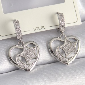 Pirinç Gümüş Renk Kalp Model Zirkon Taşlı Ay Yıldız İşlemeli Kadın Küpe