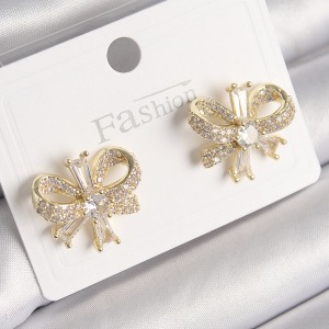 Pirinç Gold Renk Zirkon Taşlı Fiyonk Model Kadın Küpe