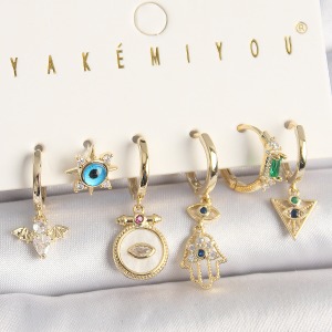 Pirinç Gold Renk Zirkon Taşlı Fatma Ana El Figür Nazar Boncuk Detay 6'Lı Kadın Kombin Küpe