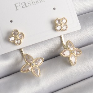 Pirinç Gold Renk Zirkon Taşlı Yonca Model Kadın Küpe