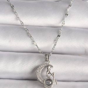 316L Çelik Gold Renk Zirkon Taşlı Hilal Oturan Kadın Figür Projeksiyon Model Kadın Kolye