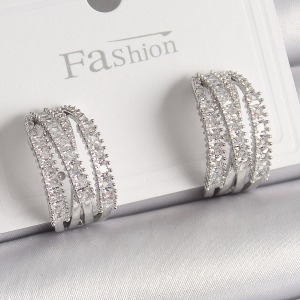 Pirinç Gümüş Renk Zirkon Taşlı Halka Model Kadın Küpe