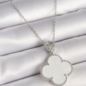 316L Çelik Gümüş Renk Zincir Zirkon Taş Detaylı Beyaz Yonca Model Kadın Kolye