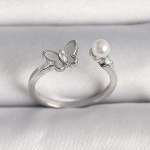 Pirinç Gümüş Renk Zirkon Taş Detaylı Beyaz Mineli Kelebek Figür İnci Detay Ayarlanabilir Yüzük