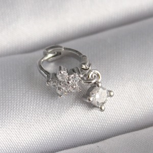 316L Çelik Gümüş Renk Zirkon Taşlı Çiçek Model Sallantı Detay Tragus Piercing