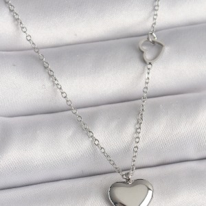 316L Çelik Gümüş Renk Zincir Kalp Detay Kalp Figür Kadın Kolye