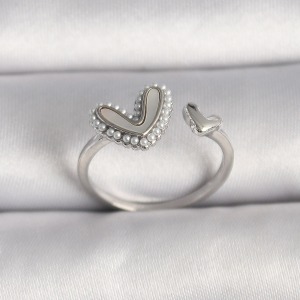 Pirinç Gümüş Renk Beyaz Mineli İnci Detaylı Kalp Model Ayarlanabilir Yüzük