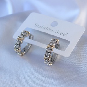 316L Çelik Gümüş Renk Zirkon Taşlı Xoxo Model Kadın Küpe