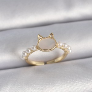 Pirinç Gold Renk Ayarlanabilir Beyaz Mineli Kedi Model İnci Detay Kadın Yüzük