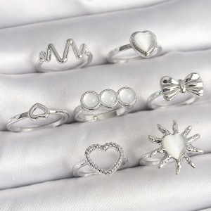 Pirinç Gümüş Renk Beyaz Sedefli Kalp Figür Kurdele Detay Kadın Yüzük Kombini