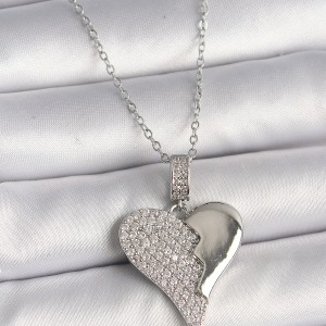 316L Çelik Gümüş Renk Zincir Zirkon Taşlı Kırık Kalp Model Kadın Kolye