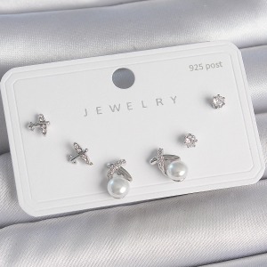 Pirinç Gümüş Renk Zirkon Taşlı Kelebek Model İnci Detay 925 Ayar Gümüş Çivi Kadın Küpe Seti