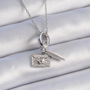 316L Çelik Gümüş Renk Kalp Detay Mektup Figür Charm Model Kadın Kolye