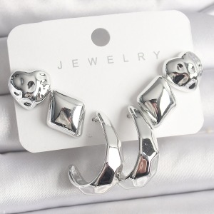 Gümüş Renk Kalp Halka Figür CCB Plastik Kadın Küpe Seti