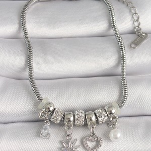 Pirinç Gümüş Renk Zincir Sallantı Zirkon Taşlı Kuzey Yıldız Figür Kalp Detay Kadın Bileklik