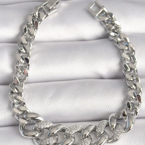 Pirinç Gümüş Renk Zirkon Taşlı Kalın Halka Model Kadın Bileklik