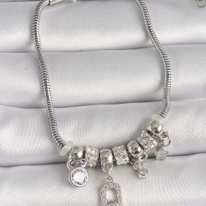 Pirinç Gümüş Renk Zincir Sallantı Zirkon Taşlı Messika Figür Yıldız Detay Kadın Bileklik