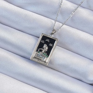 316L Çelik Zincir Gümüş Renk Zirkon Taşlı Siyah Mineli Kız Figürlü Tarot Kolye